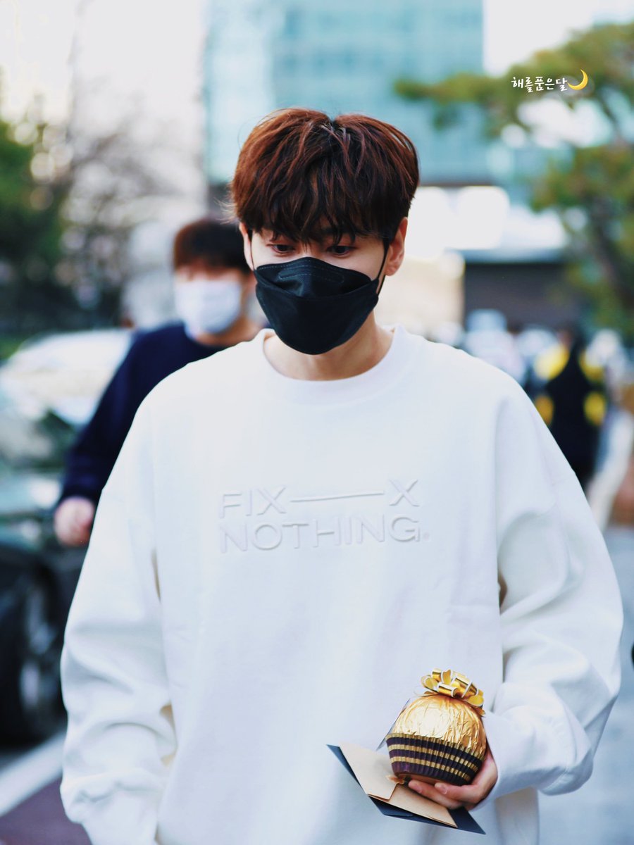 1998Micyou's tweet photo. #달빛_찬란한_은혁데이
永远的🌙哥哥，生日快乐！ https://t.co/5UM9XmeFJk