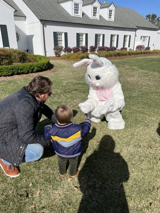 Happy Easter weekend everyone 🐣 https://t.co/k7TvMJo9ri