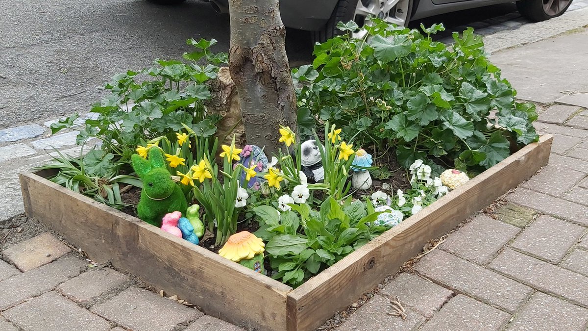 GreenTheGrid's tweet image. Two newly planted tree bases on the #SouthfieldsGrid complete with rabbits 🐰 hedgehogs 🦔 and fairy doors! #SW18 #urbangardening #SpringIsComing