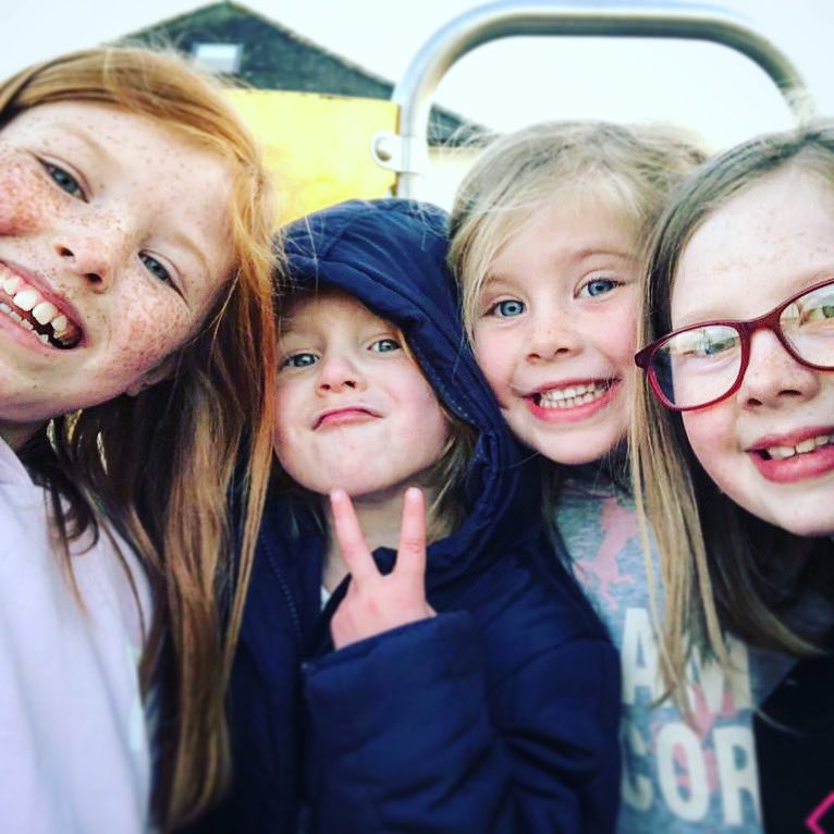 This pic gave me a good wee laugh. Look at Chloe! That wee one cracks me up.  Young team ya bas.