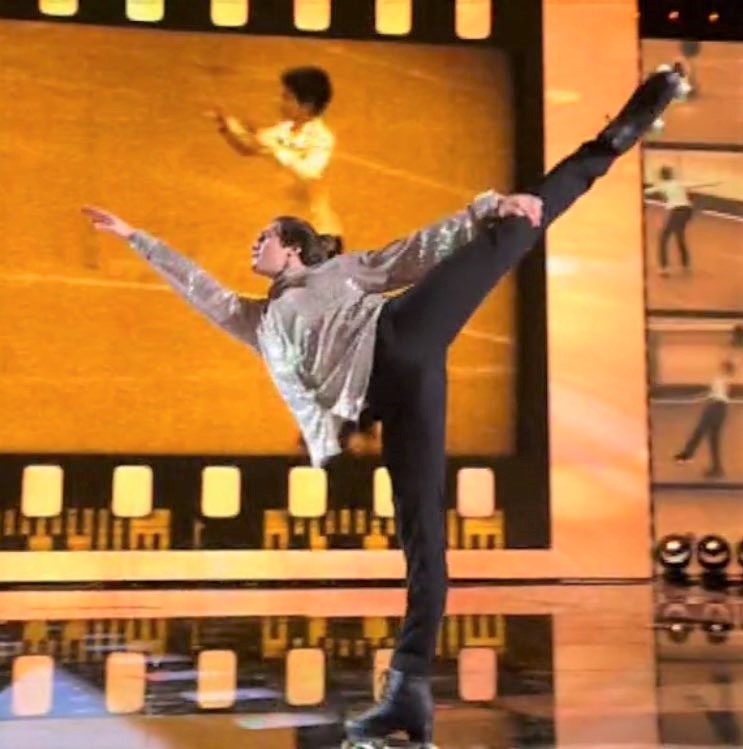bagnotrash's tweet photo. Chi esce                                       Chi rimane

#amici20 https://t.co/E6DO3ok6SS