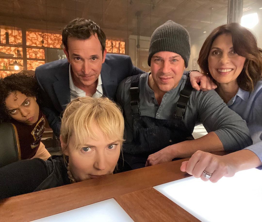 LeverageRedempt's tweet photo. “Family photo day” - @BethRiesgraf #Leverage2 coming to @IMDbTV in 2021 🎬

BONUS: Join the Leverage family Sunday’s for free episodes all day long on @ElectricNow1: https://t.co/ufy3DRtmK1 https://t.co/FFgJP4mlpQ