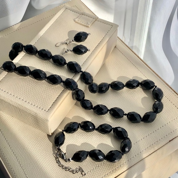 TweeterPSexton's tweet image. So good I had to share! Check out all the items I'm loving on @Poshmarkapp from @Yulia66880882 #poshmark #fashion #style #shopmycloset #rouge: posh.mk/zrYtyaPbafb