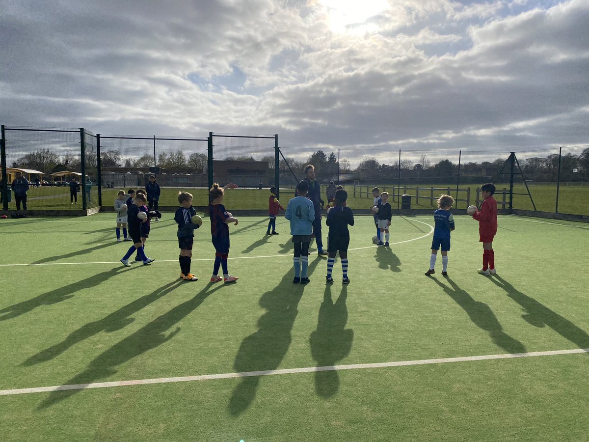 First session back today for some of our youth teams!! Amazing to be back!! 🙏💪⚽️⚽️

#VamosReadingRoyals