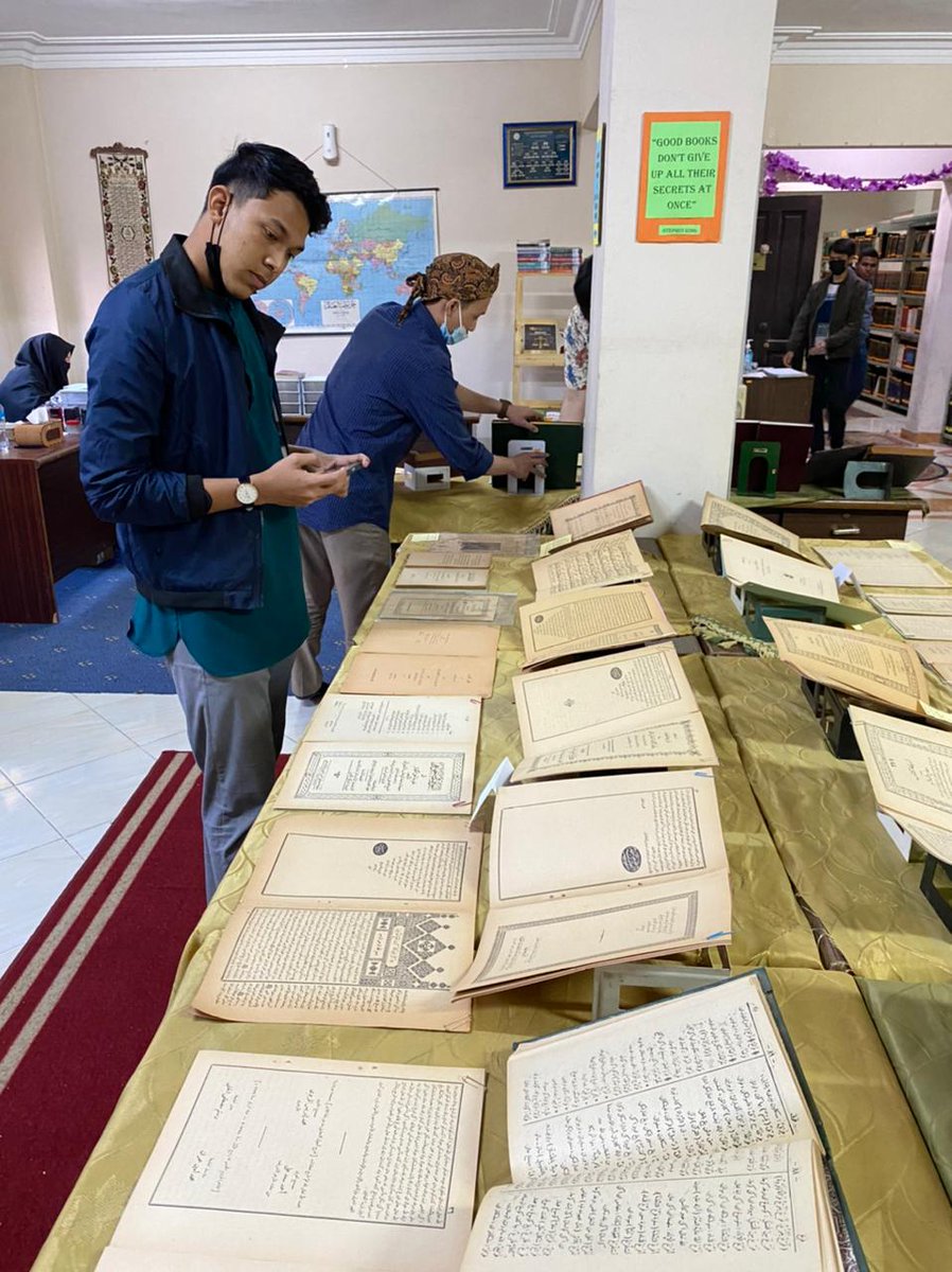 miftahuna's tweet image. Tomorrow - Sunday, April 4th will be the last day of Jawi's Gallery. For closing, we have prepared the most valuable Manuscript from Majokerto, East Java - Indonesia, circa 1800s to display. So, Hurry up and don't miss it. We welcome visitors from 1 - 6pm. See you there 😎.