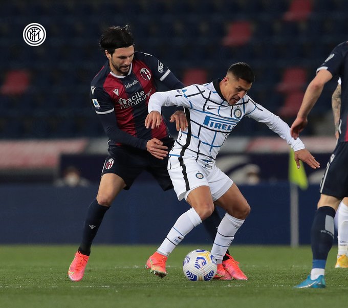 Aksi Alexis Sanchez saat pertandingan Bologna vs Inter Milan, Sabtu (3/4/2021)