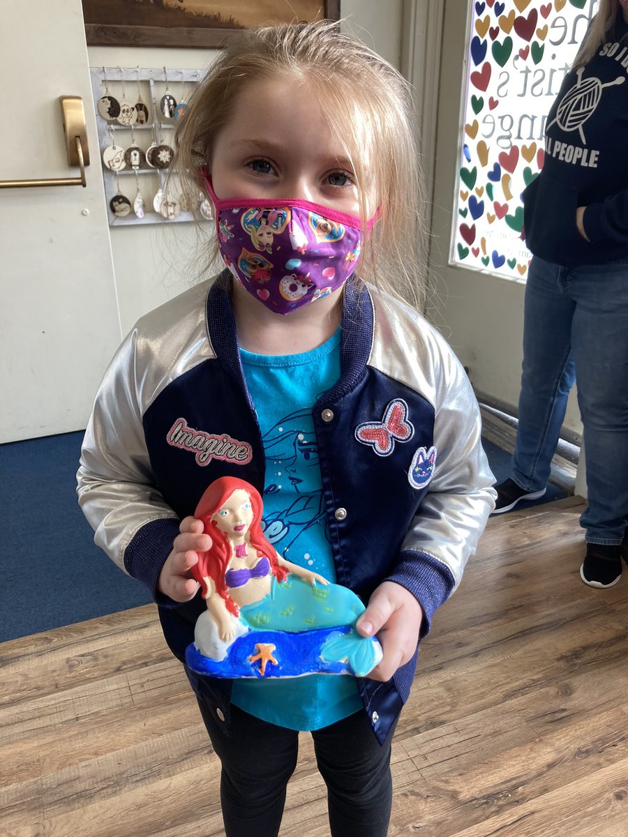 ArtistJessi's tweet image. Painting ceramics