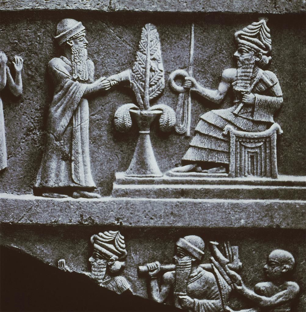  #miniMA140 La imagen del “árbol de la vida” cruza los siglos y traspasa las culturas. En el Poema de Gilgamesh (la narración humana más antigua conocida) la inmortalidad se consigue con una planta. En el último momento, una serpiente(!) se la roba a Gilgamesh.Y en Klimt.