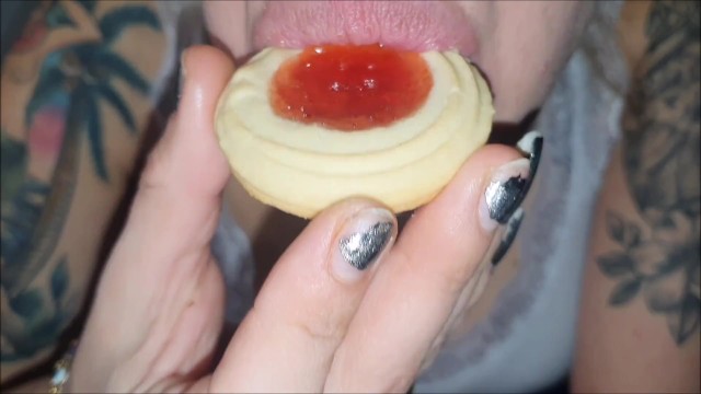 You've been asking... new video up on PornhubModels: https://t.co/pjJ5mavekg https://t.co/NAnl6HKzKo