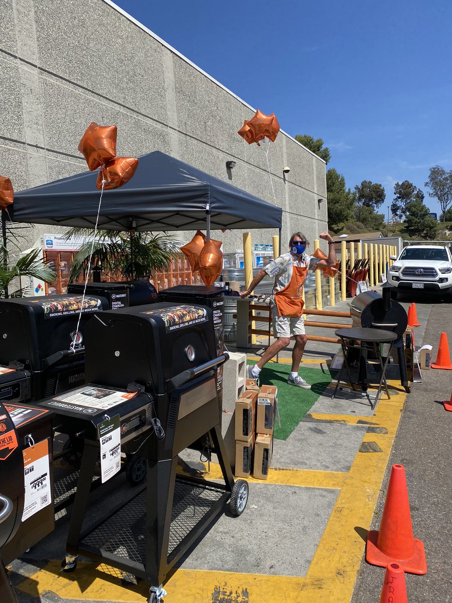 Niko_0679's tweet photo. Richard showing off the @TraegerGrills  at #Store0679. #Allin https://t.co/rzXcKN27FU
