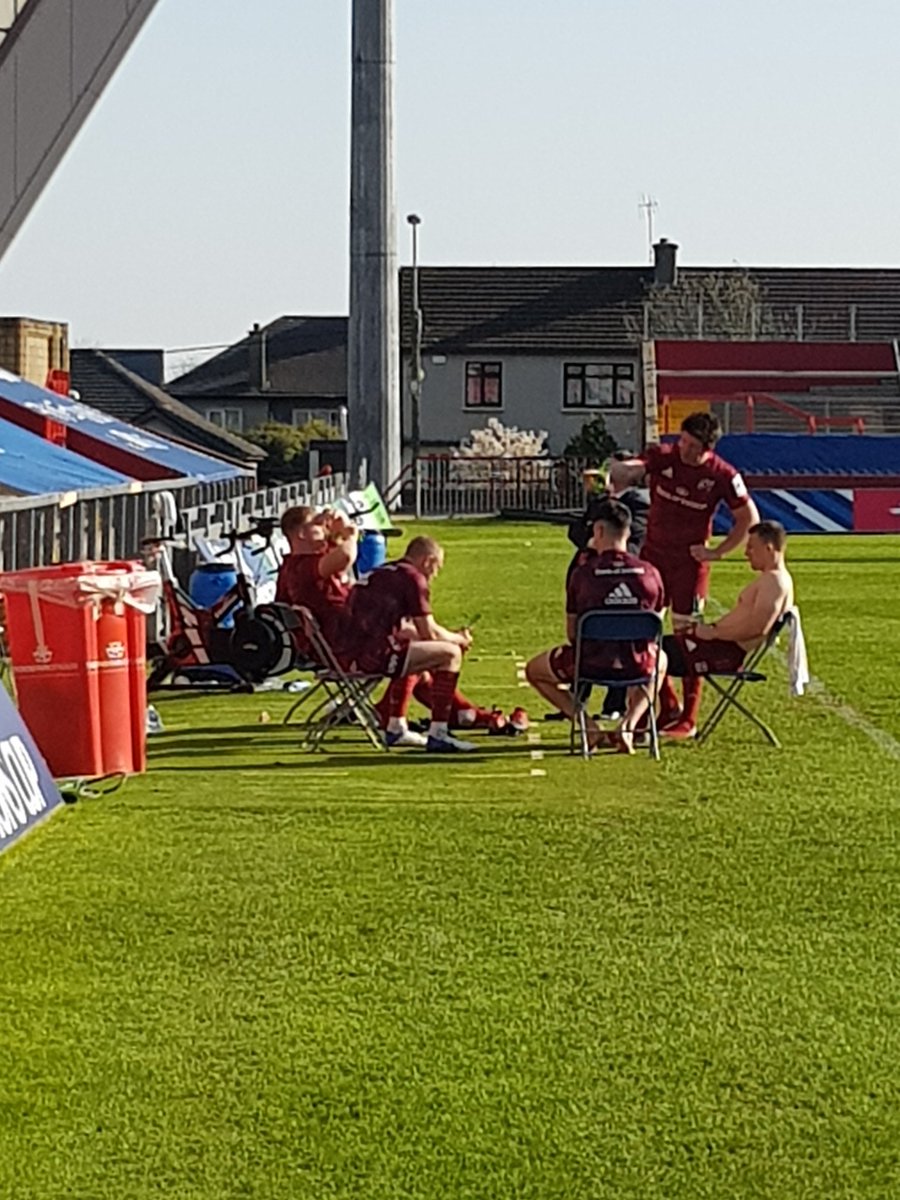 cocker's tweet photo. This is rugby.

Opposing players sharing a beer after an epic 80 minutes #MUNvTOU https://t.co/15dshc6oow