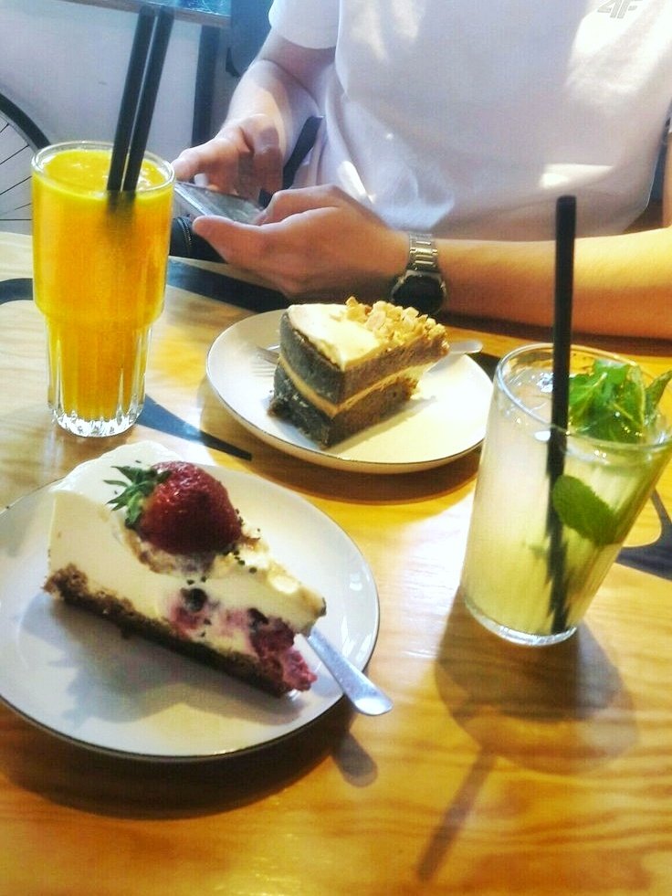 YWhitewash's tweet photo. After A Long Road 🛣 🌞 showering up relaxing time 🏖🍹
#Dakhlacity #Morocco https://t.co/StQ0xdOVdS