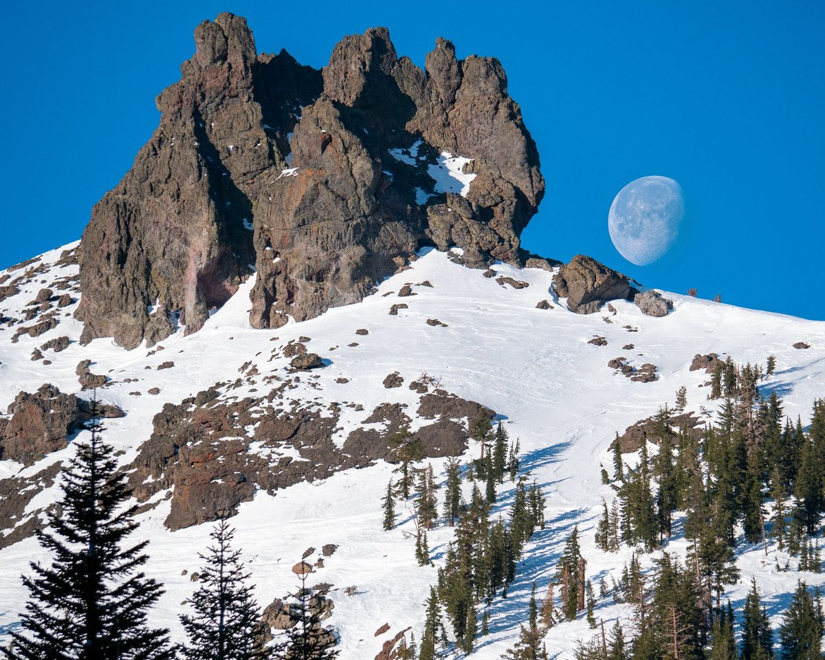 KirkwoodMTN's tweet photo. Unbeatable early morning spring views🙌🏼
Can you name the peak?

📷 Dan Deemer https://t.co/HiYfDtBfDL