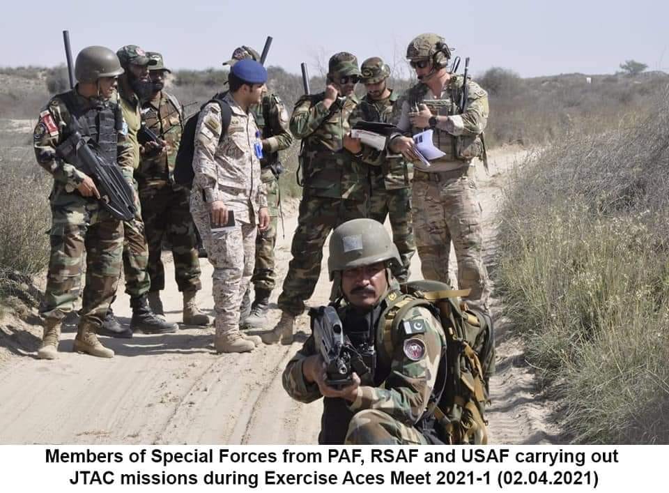 EimanMalikPak's tweet image. Multinational #AirExercise, "ACES MEET 2021-1" is in full swing at an operational base of PAF. Participating air forces r actively engaged in multiple missions across spectrum of airpower.  
It aimed at mutual sharing of experiences through near-realistic &amp;amp; #RoleOrientedTraining.