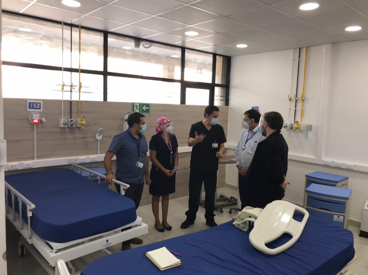 #TrabajandoEnRed. El Dir. del <a href="/SSMNorte/">Servicio Salud Metropolitano Norte</a> Guillermo Hartwig visitó la #ClínicaEnsenada que presta apoyo a la red norte en la disponibilidad de camas críticas y destacó el enorme esfuerzo del personal de primera línea en la atención de pacientes #COVIDー19 #TuSaludNuestroNorte