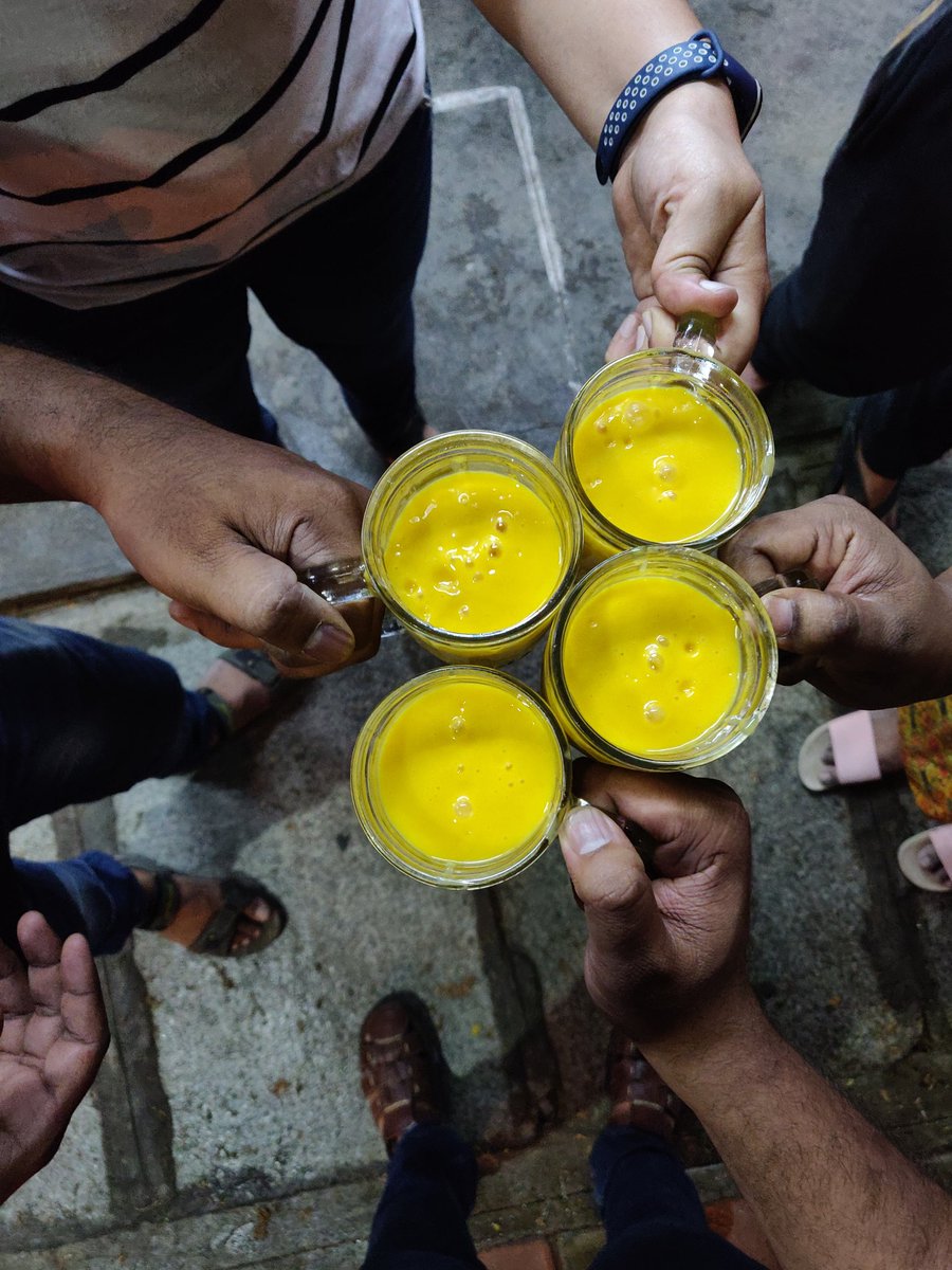 Adding some more coolness to a rainy Bengaluru evening...!!!!

@ktgbhat @shanubhogrU #Bengaluru #mango #kingoffruits