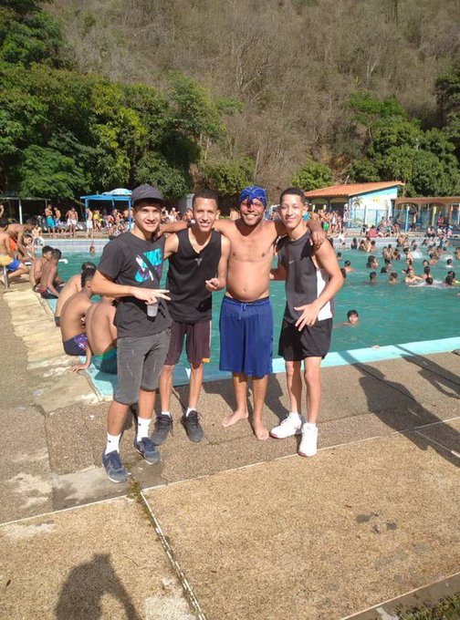 Reporte Ya on Twitter: "#3Abr #Caracas @Fredyandradea: Bandas criminales, entre ellas la de El Coqui, disfrutando en el Club de la Antigua Policía Metropolitana de Caracas… https://t.co/3BsN74ev6R"