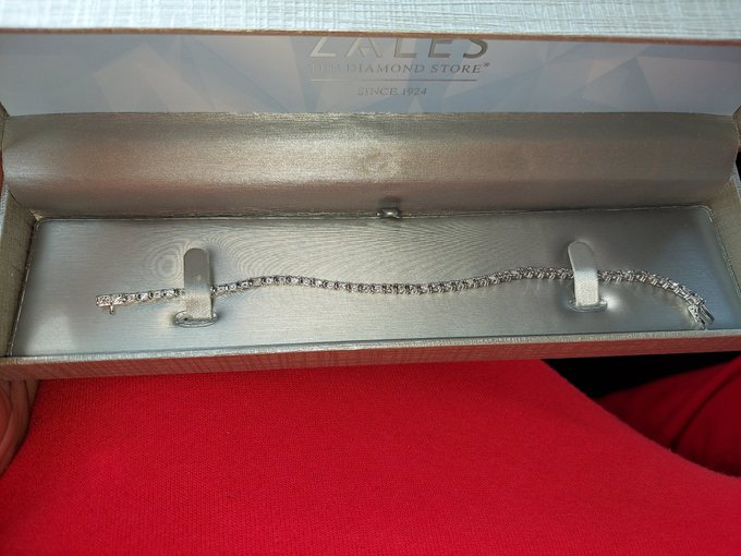 I think my mom gonna love this for her 60th b day https://t.co/4JiKssaVNY