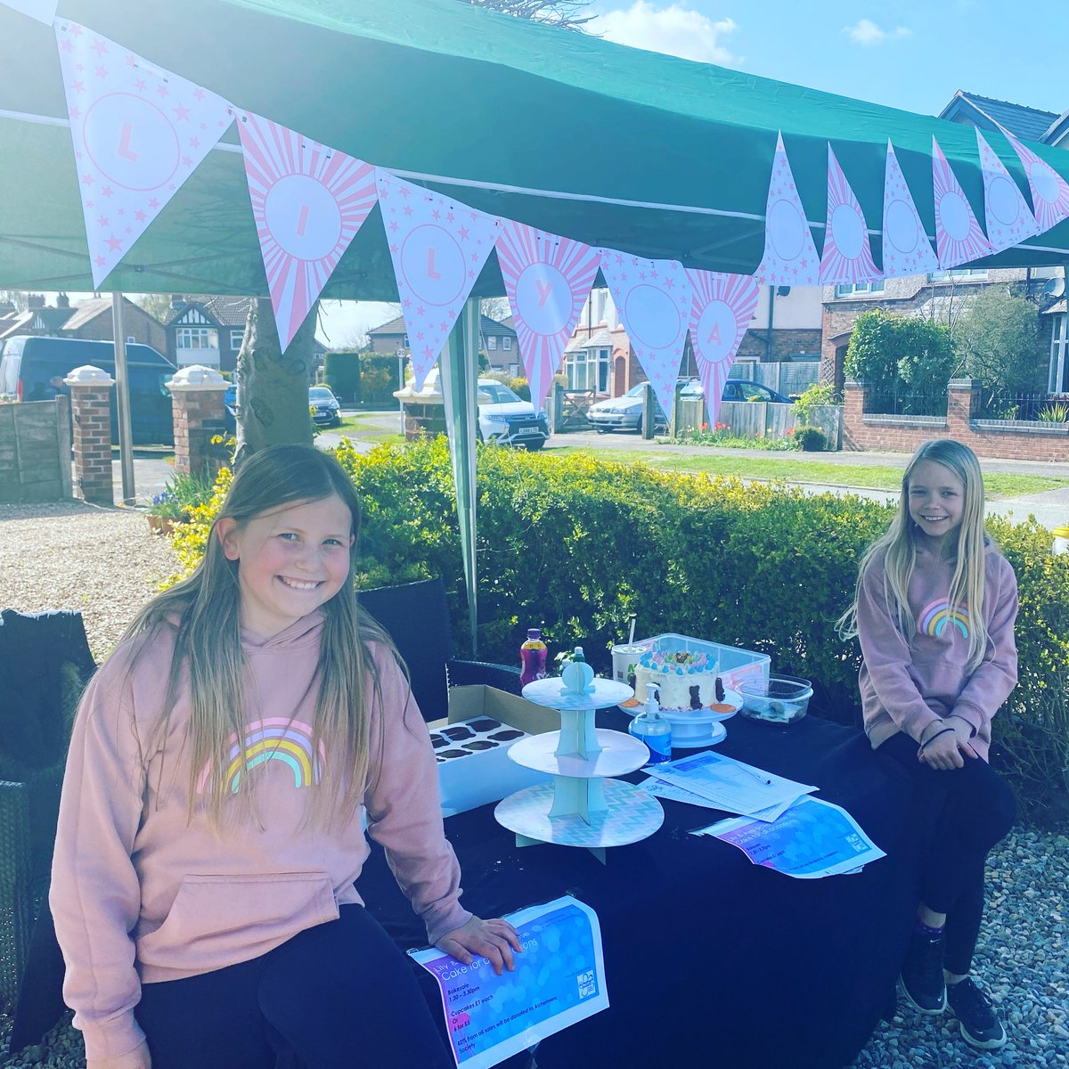 CommReAwards's tweet image. Great work from these little fundraisers. They’ve been selling cupcakes for weeks and today held a big bake sale all profit going to @alzheimerssoc #cheshire #fundraising #fundraiser #cakesale #cheshirelife #bakeoff #alzheimerssociety