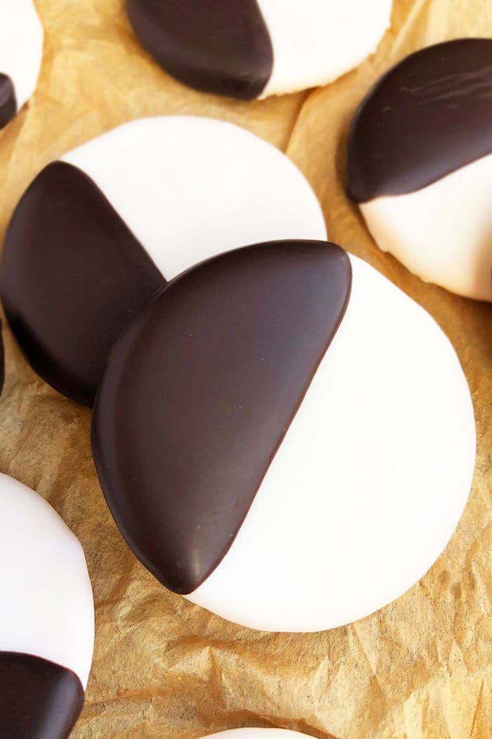 jacicaputo's tweet photo. Help me settle a debate.... what do you call these cookies??? #halfmoon #blackandwhite #NHsmc https://t.co/FlFfDAh5Pd