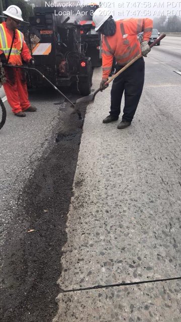 CaltransDist7's tweet photo. πSWARMπ #CaltransDist7 Maintenance crews crack sealing in Arcadia today: WB I-210 btwn Santa Anita Ave and Rosemead Blvd. Also weed, trash, debris removal. #BeWorkZoneAlert @SenSusanRubio https://t.co/x5r9WEGwHN
