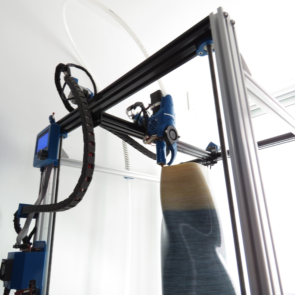 Lily large format openbuilds 🧩 3D printer
---
We want you to create bigger, scale up your projects with our mostly 3D printed machine using openbuilds aluminum profiles. Cheap, easy assembly and opensource for our maker community.
---
Boost your creativity while recycling!