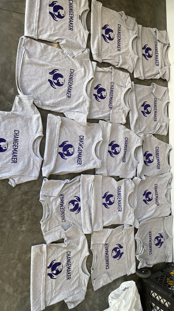 clara_ngo's tweet image. I’ve never done silkscreening on my own but I’m lucky to have a colleague that can teach me so I can teach my students :) #vinylcut #silkscreen #learningalongside client: jk teacher and students. #soHillbrook can’t wait to give these to them :)