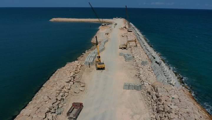 MohamedSelh's tweet photo. #Puntland:Dhismaha dekedda #Garacad ee gobolka #Mudug oo gebo-gebo ku dhow iyo Qaybta Doonyaha &amp; Maraakiibta oo ka dhammaystiray.

Waxaa hadda la bilaabay qaybta Maraakiibta waa weyn iyo konteennarrada. #Somalia https://t.co/cu2x2xCcEr