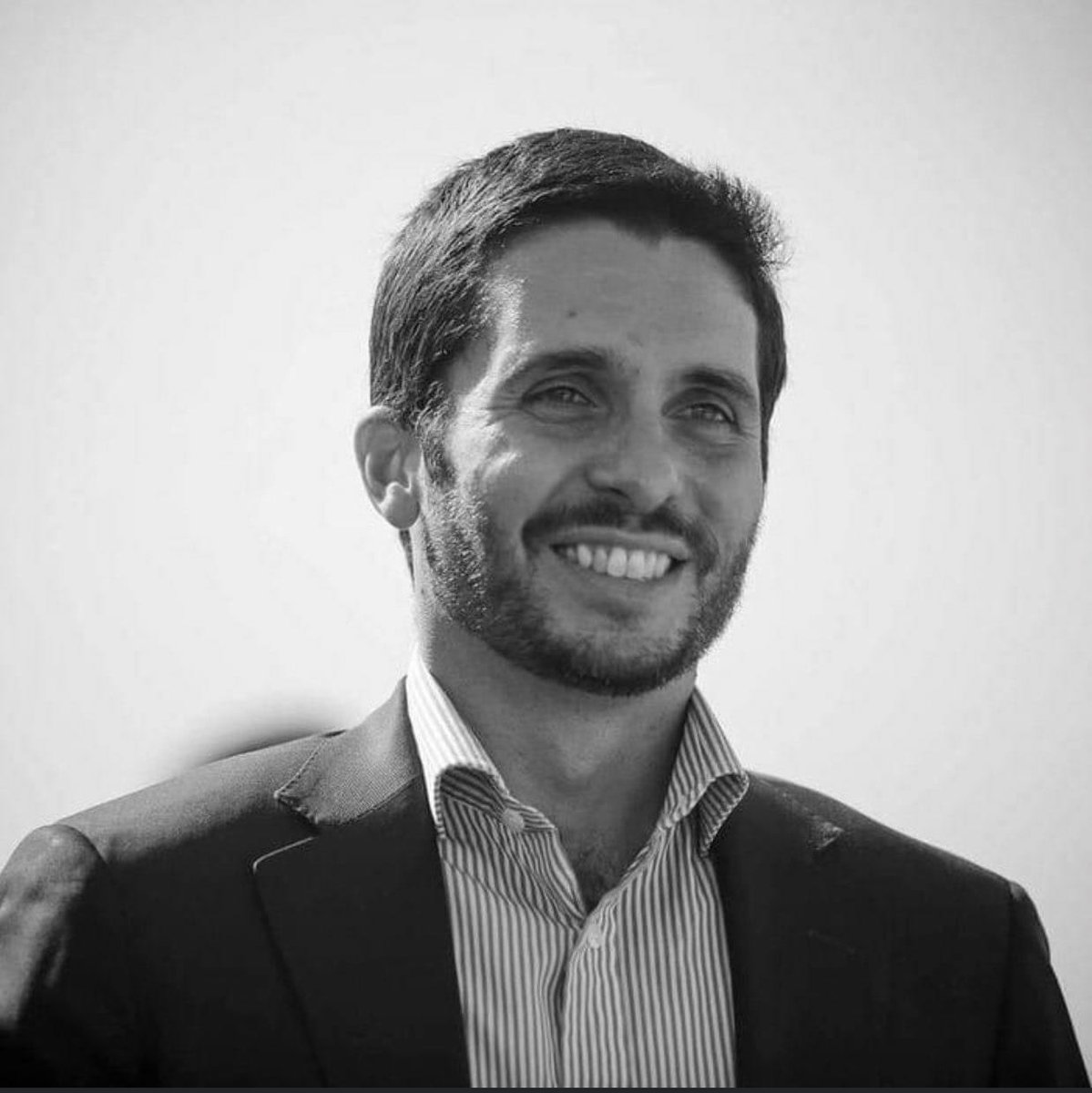 sharafmohannad9's tweet photo. " وإنّي على حُبّ وطني  من الثابتين الصّامدين ،الرّافضين فكرة الاستغناء حتى عن ذرة من ترابه " 💙🇯🇴
#الامير_حمزه♥️ https://t.co/0kfcINnLcM