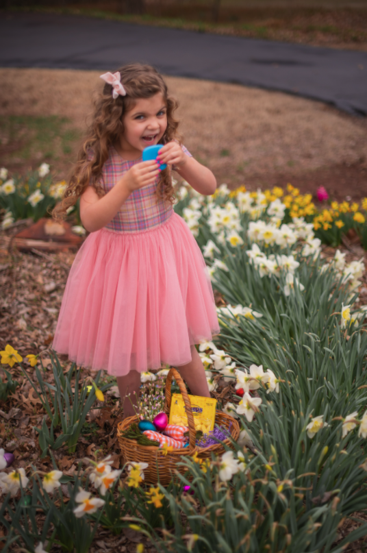 relay_go's tweet image. Egg hunts are more fun when the kids team up! 🐣 🍬 🍭 🌷 Relay is like a walkie talkie, but with nationwide range. Kids can spread out over the entire egg hunt and not lose connection. #NoCandyLeftBehind