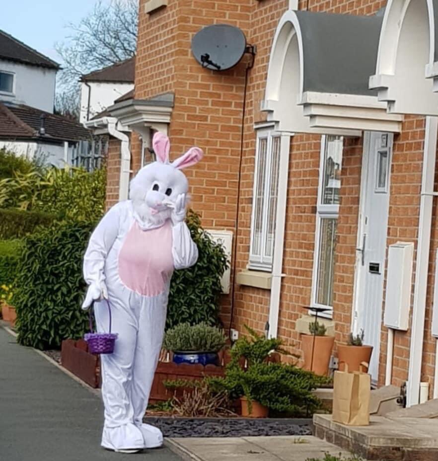 GGWirral's tweet photo. Socially distant Easter bunny visits ahead of the big day tomorrow #easter #bunny🐰#rainbows #brownies #guidinglife #weekendguiding @Girlguiding @GuidingMembers @Girlguiding_NWE 💙😊 https://t.co/rRcNX1wHmi