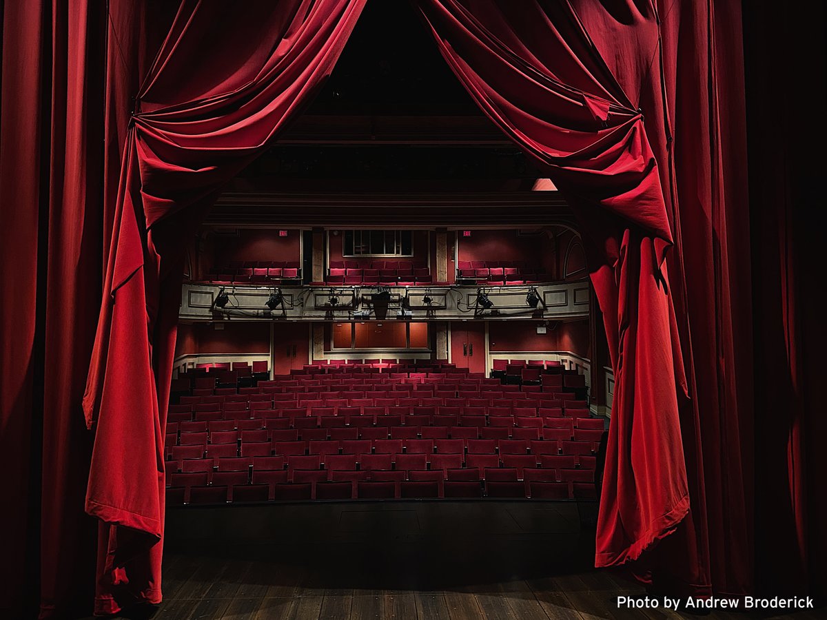 ShawTheatre's tweet photo. "In the Interim" is an ongoing photo series by Andrew Broderick.

We leave the photos in this series up to your interpretation. Share your thoughts with us in the comments.

#ShareYourShaw ✨ #IntheInterim

📷  : Photo by @BroderickAndrew. https://t.co/IyzJxLSnfF