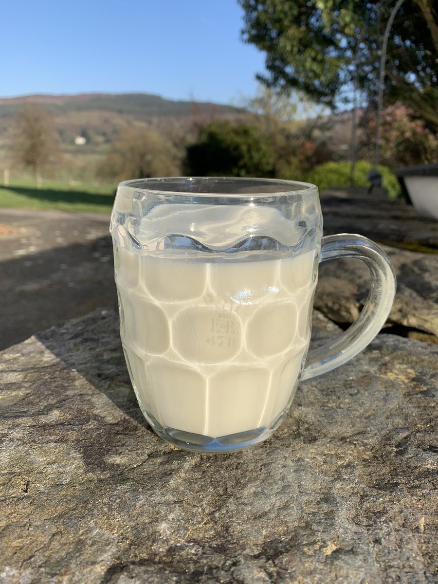 We’re raising a glass tonight to our sadly missed but not forgotten <a href="/NuffieldFarming/">Nuffield Farming</a> colleague and friend Richard Tudor #iechydda #cheers 🥰 <a href="/CatrinTudor/">Catrin Tudor</a> #teamdairy