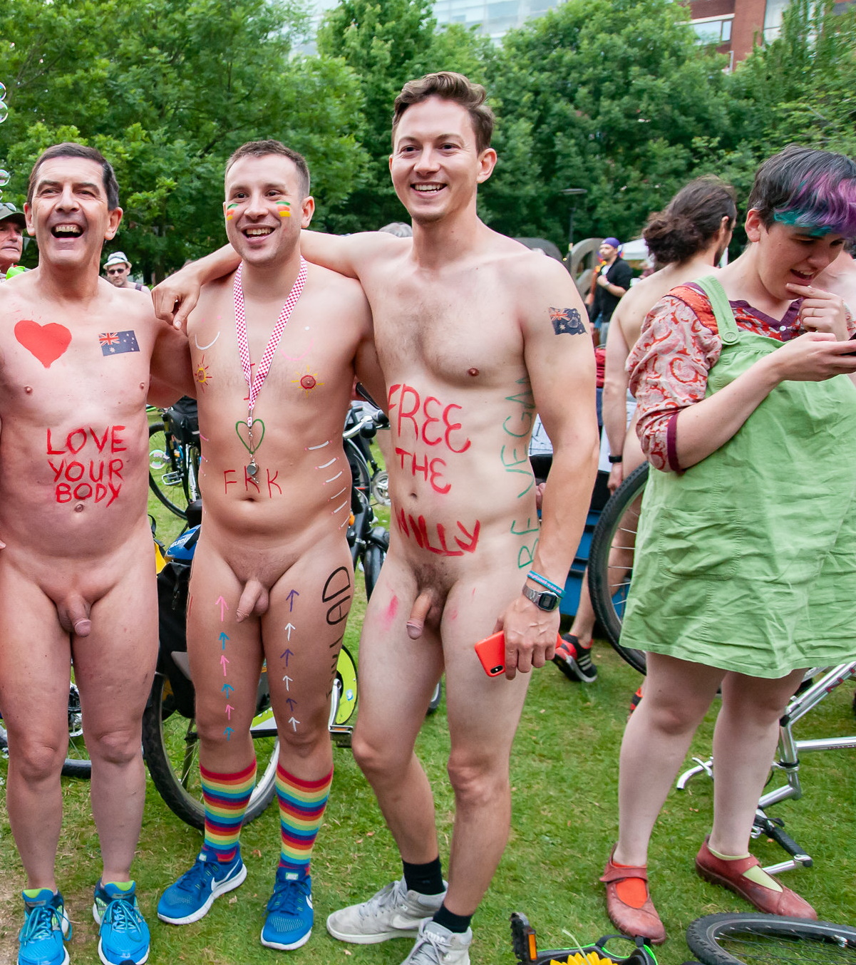 Neu Donau on X: CFNM is spreading in real life everyday everywhere! The  trend is growing fast and cfnm is common in several circumstances: beach,  parks, public events, couples selfies, etc. Women