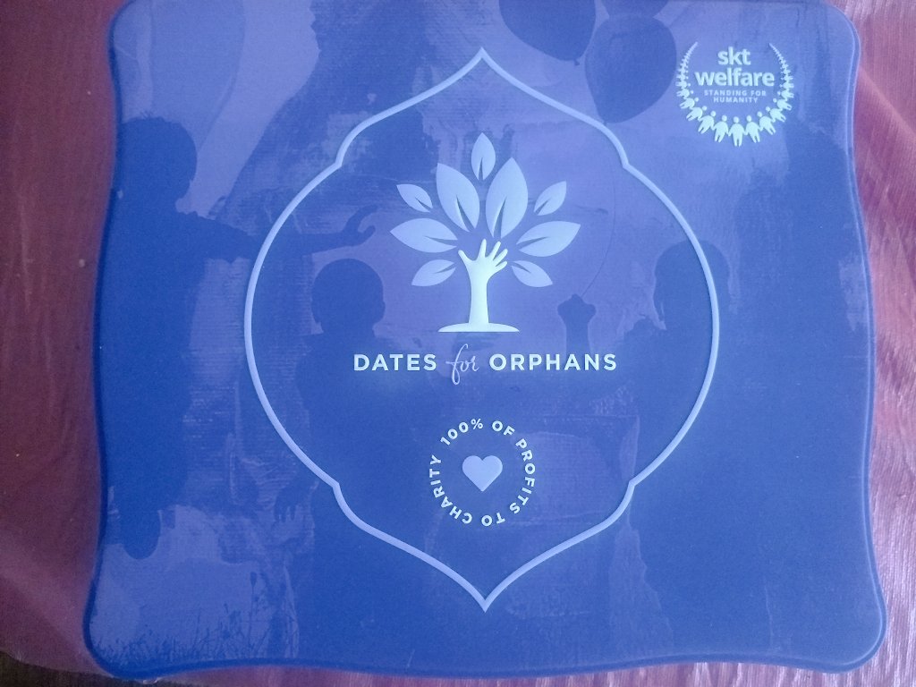 bonbon_bemboms's tweet image. Almost my favourite time of year. Gifts from my extended family are always a highlight. Great work as ever @TheDatesProject 🤲🏽📿