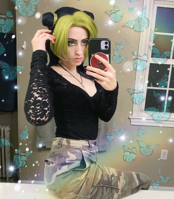 Manifesting #StoneOcean on this day 🦋🦋🦋 https://t.co/m5w6AKcYvI<a href="/tag/stoneocean"class="tags">#StoneOcean</a>