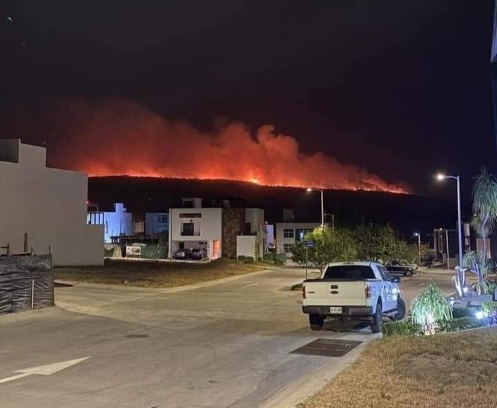 SafariPix's tweet photo. Severe forest fire in the area of ​​Las Canoas del Bosque de la Primavera in Zapopan, Jalisco

#foresfire #Jalisco #lascanoas #Zapopan  #bosquedelaprimavera #incendio #zapopanjalisco #IncendioForestal https://t.co/F9Kf0Nn1N4
