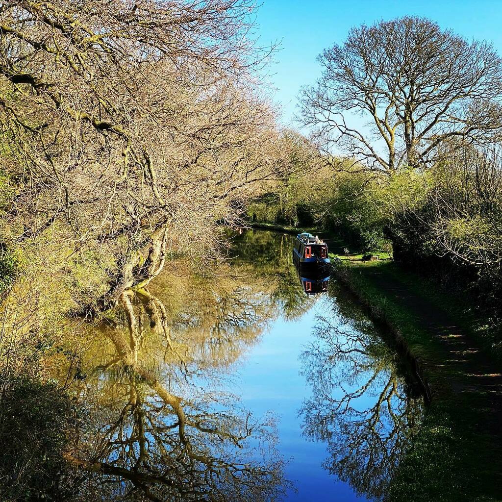 narrowboatchro1's tweet photo. #neverwanttoleave https://t.co/VTVs7HCJGh https://t.co/zJfXhXMM9z