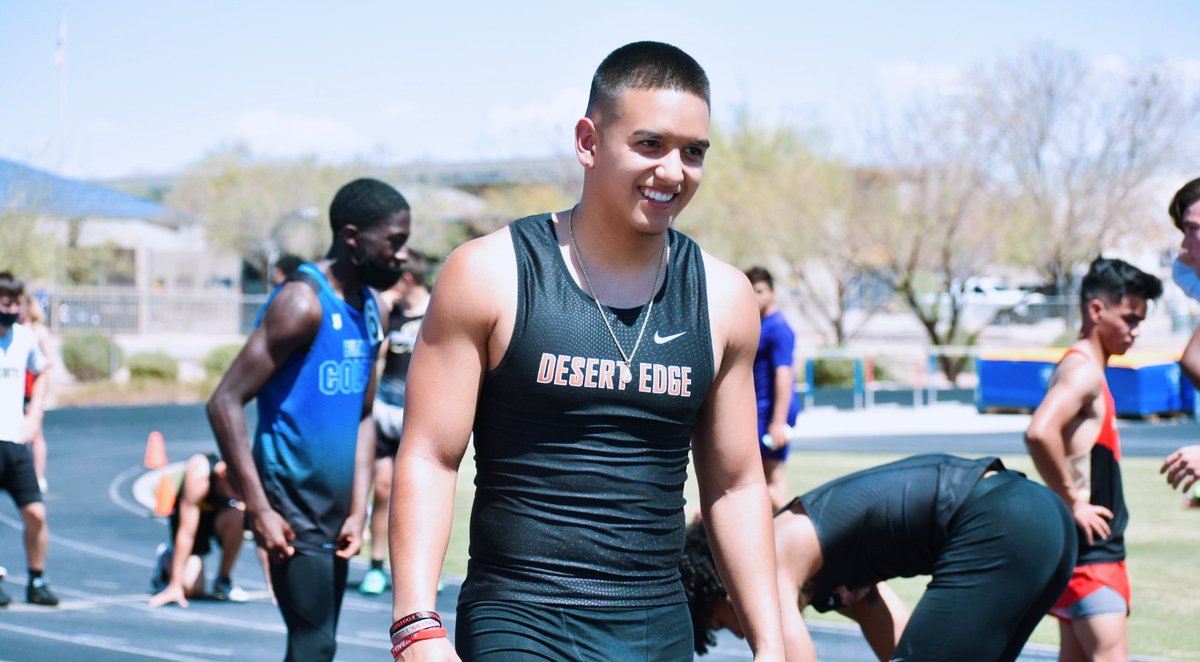 Anabel51413064's tweet photo. Desert Edge's 4x100 group with 1st place win at Kiwanis Invitational Meet.  Good job gentlemen!! @mikey_jr_ortiz https://t.co/PvWL3HHPyN