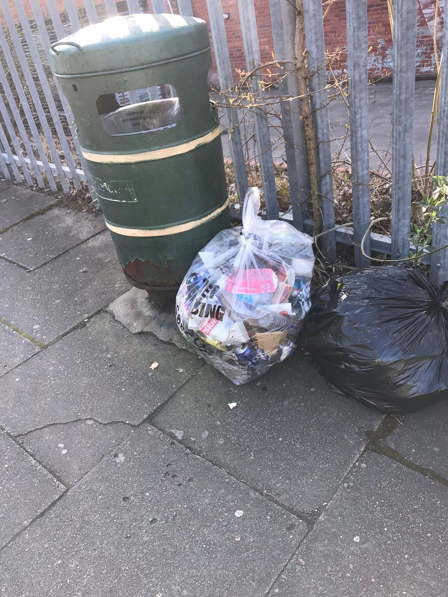 Litterwatch1's tweet photo. #saturdayfunday☀️ Angela has been busy this evening on #BradeGreenOpenSpace, #Lowercityroad and #Templeway #Tividale collected 9 bags of #Litter
Keep up the good work 😁
#AdoptAStreet 
@sandwellcouncil 
@SercoESUK 
#thankyousomuch 
#dailywalk https://t.co/emGbV5o0HD