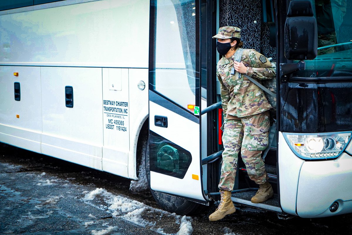 USO_of_Illinois's tweet photo. Welcome home to the 120 Illinois Army National Guard Soldiers who have been activated in Washington, D.C. for the past two months! #USO #USOConnects #WelcomeHome https://t.co/rnEi7T5uVq