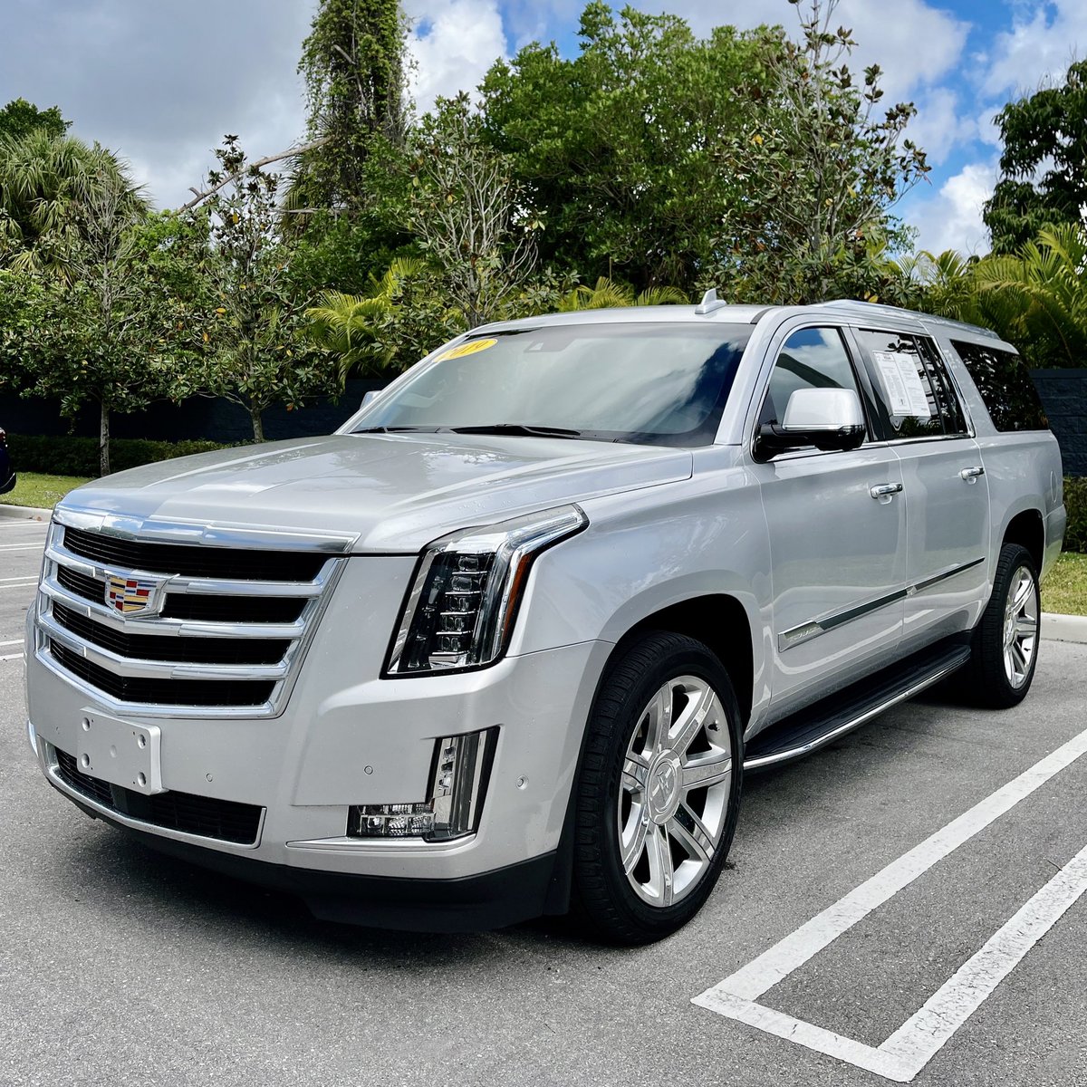 GreenacreNissan's tweet photo. The Cadillac Escalade has a commanding presence that’s larger than life 🤩 #GreenacresNissan #FreeTestDrive #WeMakeItEasy https://t.co/ThcQQ3VNIJ