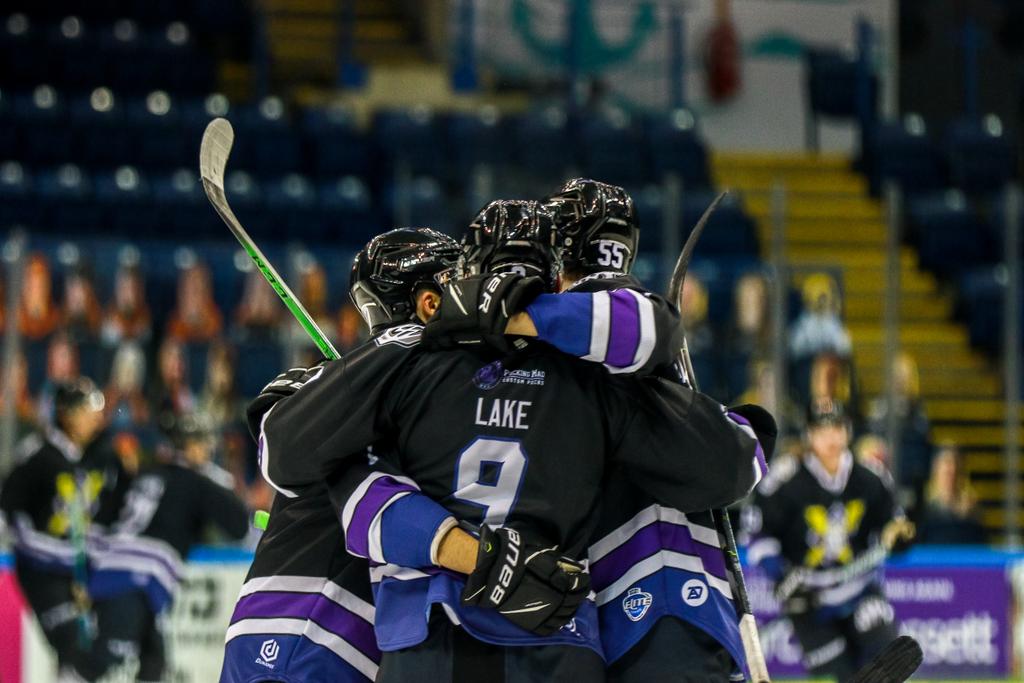 MATCH REPORT | Manchester Storm win opening fixture of the #2021EliteSeries, defeating <a href="/covblazehockey/">Coventry Blaze 🐲🏒</a> 3-2 after sudden death overtime! Full match report 👇⛈️

➡️🌐 bit.ly/StormWinOpener

#WeAreStorm | #Manchester