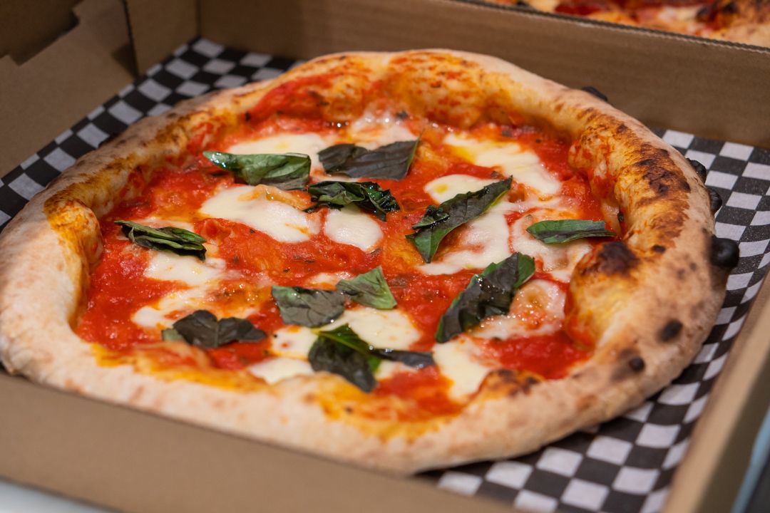 RedCard_'s tweet photo. #MARGHERITA PIZZA FOR TAKE-OUT! 🍕

Lovingly made with tomato sauce, Fior di latte, fresh basil, and olive oil. 

All of are #pizzas are made using Caputo Tipo flour and authentic Sand Marzano tomato sauce. 👌🏻

Order now on @DoorDash and @SkipTheDishes from 12 to 9 pm! https://t.co/KvEoKf4nwL