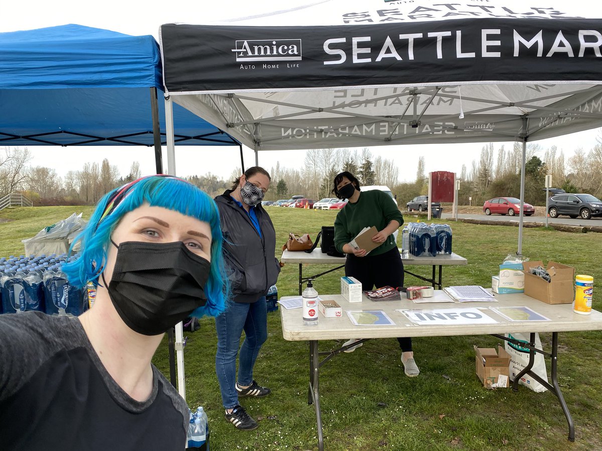 tazminta's tweet photo. Socially distant group photo! I found a Michelle AND a Becca! Last time this was possible was the 2019 Amica Insurance Seattle Marathon.
#seattlerunner #runsea #1mile #1milerun #seattlemarathon #seattlemarathonambassador #runhappy #runner #running #seattleite #lupuswarrior https://t.co/1ZySyybxPN