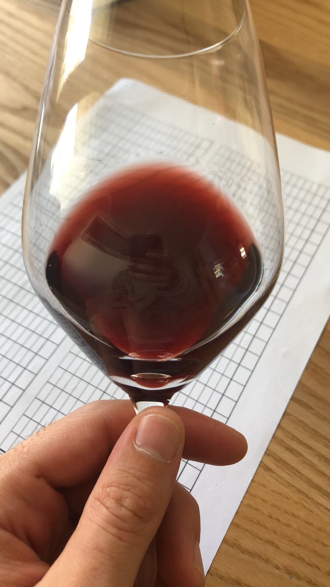mdago87's tweet photo. #redwine #france #burgundy #pinotnoir #côtedenuits #vosneromanée #lessuchots what a delicious wine! well matured! multi-layered! a pleasure! 3h opened + after 1.5h decanted.
luckily it was not the last bottle 😅👍🏼 #enjoy #relax 🍷🍇🇫🇷😋 https://t.co/GZziuoEyny