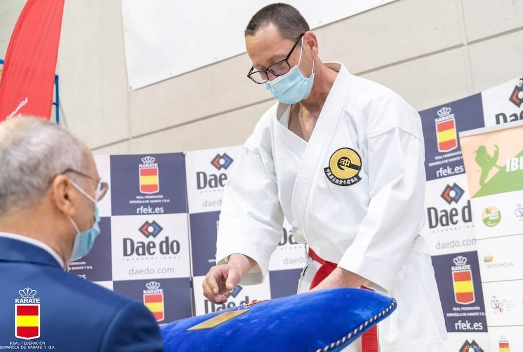 MurciaPolicia's tweet photo. Muy orgullosos del subinspector Diego Huéscar y el agente Ángel Fernández, quienes han competido en Madrid en la "I Copa de España de Estilos", concretamente en Goju Ryu, obteniendo tercer y segundo puesto respectivamente en sus categorías.

¡¡Enhorabuena, compañeros!!
@RFEKarate https://t.co/QTpPDJ7Nvp