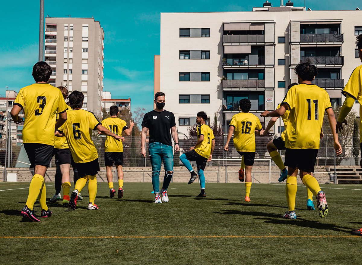 b1socceracad3my's tweet photo. 💛🖤🤘🏼 Second friendly match of the season for the #B1Players. Another 2-2 draw against Santa Eulalia, but a match full of emotion until the last minute. Do you want to know more? https://t.co/Cvm6iZdXPM #B1Experience https://t.co/cebq9mPuFj
