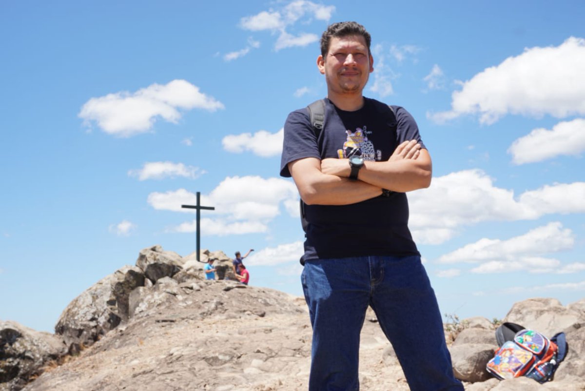 tcsnoticias's tweet photo. Nuestro periodista @eportilloTCS nos comparte estas hermosas fotografías desde el Peñón de Comasagua, al cual se sumó al reto de escalarlo. ¿Y usted lo escalaría en estas vacaciones de #SemanaSanta? https://t.co/L3Q1Rzlz2t