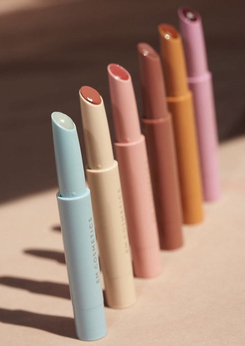 EM Cosmetics tweet media